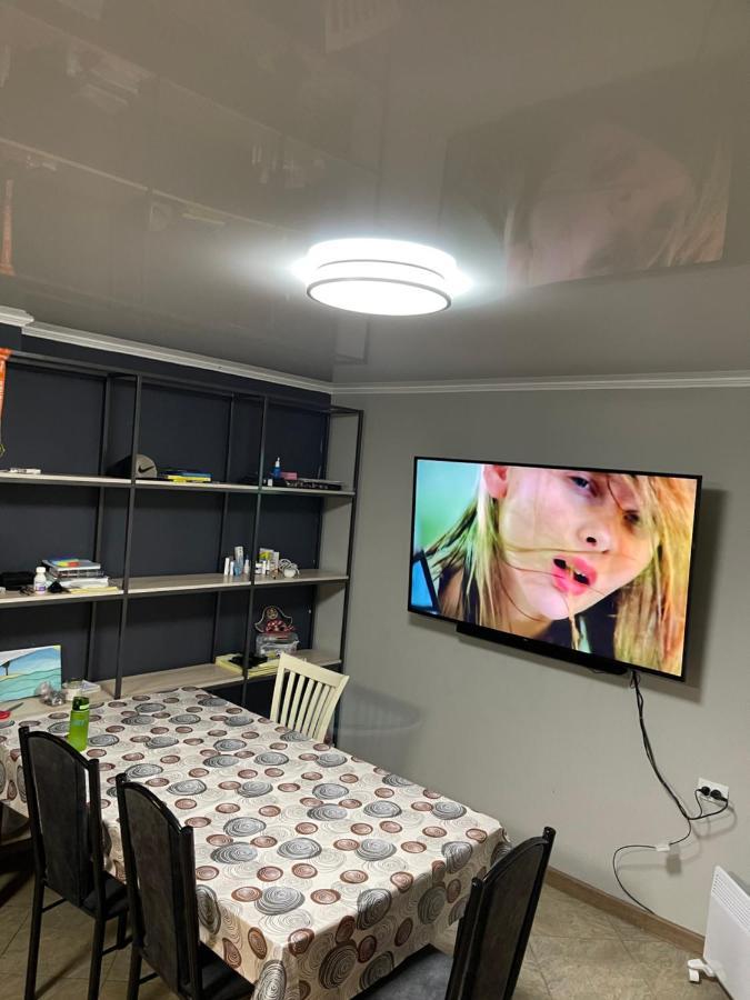 Fam_House Hotel Бишкек Екстериор снимка